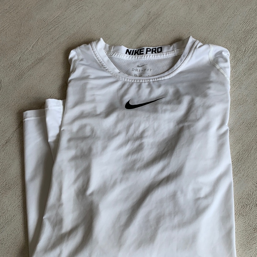 Men’s Nike medium dri-fit long sleeve shirt